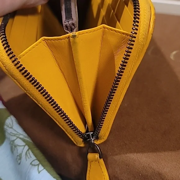 - Bottega Veneta yellow Zippy wallet - Picture 4 of 7